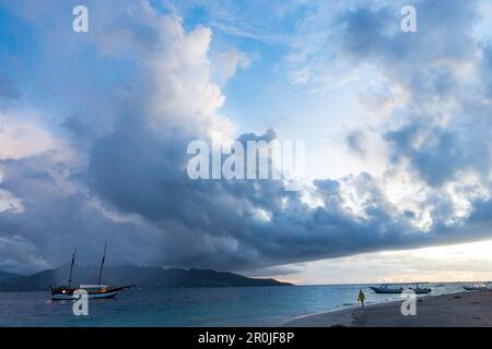 Strand am Abend, Gili Air, Lombok, Indonesien Stockfoto