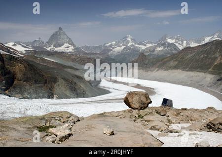 Die Neue Monte Rosa Hut, dahinter der Gorner-Gletscher und von links nach rechts Matterhorn, Dent Blanche und Ober Gabelhorn, Pennine Alps, Kanton Vala Stockfoto