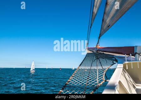 Blick vom Segelboot, Hansestadt Lübeck, Travemünde, Ostsee, Schleswig-Holstein, Deutschland Stockfoto