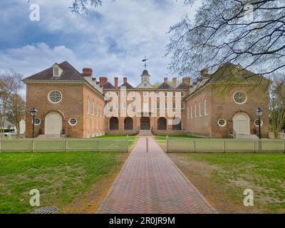 Blick auf das Wren-Gebäude der William and Mary College Privatschule in Williamsburg, Virginia Stockfoto