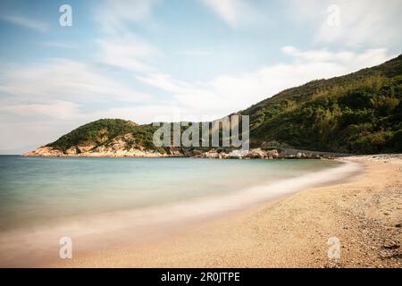 Schildkrötenwasser, einsamer Strand auf Cheng Chau Island, Hongkong, China, Asien, lange Zeit ausgesetzt Stockfoto