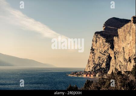 Campione Del Garda, Gardasee, Alpen, Lombardei, Italien Stockfoto