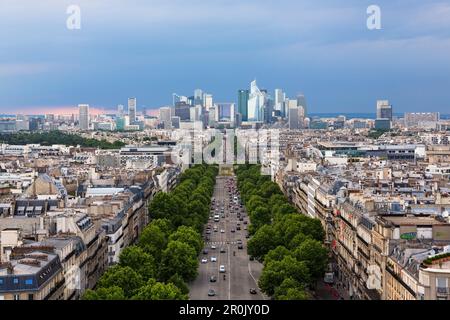Avenue des Champs-Elysées aus dem Arc de Triomphe, Paris, Frankreich, Europa Stockfoto