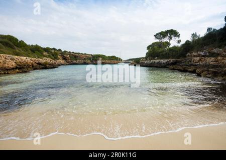 Bucht in der Nähe von Cala d'Or, Mallorca, Balearen, Spanien Stockfoto