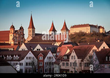 Kirchen und Burg der Altstadt von Ellwangen, Ostalb, Schwäbische Alb, Baden-Württemberg, Deutschland Stockfoto