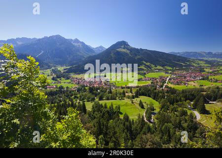 Blick über Ostrach Tal mit Bad Oberdorf, Bad Hindelang und Imberger Horn, Allgäuer Alpen, Allgäu, Bayern, Deutschland Stockfoto