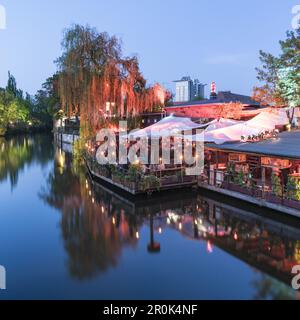 Clubs am Spree-Kanal, Freischwimmer, Club der Musik, Strandbar, Kreuzberg, Berlin Stockfoto