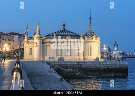 Palacete del Embarcadero, Paseo de Pereda, Puerto Chico, Santander, Kantabrien, Spanien Stockfoto