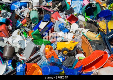 Bunter Müll, Kunststoffabfälle für Recycling sortiert, Freiburg im Breisgau, Baden-Württemberg, Deutschland Stockfoto