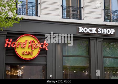 lyon , Aura Frankreich - 05 04 2023 : Hard Rock Cafe Shop Logo Text and sign Brand Wall Facade Entrance US Chain Signboard Coffee Store Stockfoto