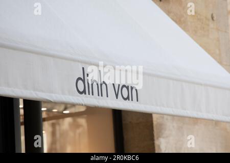 lyon , Aura Frankreich - 05 01 2023 : Dinh Van Jewellery Boutique Markenlogo und Textschild Eingangsfassade Geschäft Schmuckgeschäft Stockfoto