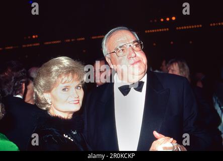 Bundeskanzler Helmut Kohl beim Tanz mit Ehefrau Hannelore auf dem Bundespresseball in Bonn, Deutschland 2001 Stockfoto