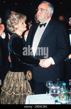 Bundeskanzler Helmut Kohl mit Ehefrau Hannelore auf dem Bundespresseball in Bonn, Deutschland 2001 Stockfoto