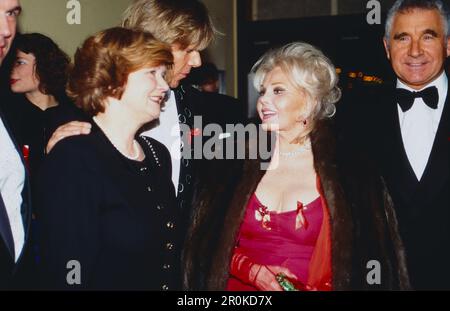 Ehrengard Prinzessin von Preussen, Hollywood Diva Zsa Zsa Gabor und Ehemann Frederic von Anhalt bei einer Veranstaltung, Deutschland, ca. 1994. Stockfoto