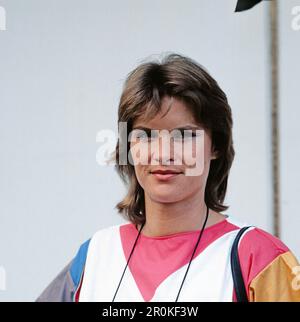Ulrike Meyfarth, deutsche Sportlerin, LeichtathBulletin, Olympiasiegerin im Hochsprung 1972 in München und 1984 in Los Angeles, Portrait, Deutschland, 1985. Ulrike Meyfarth, deutsche Sportlerin, Leichtathlet, Olympiasieger beim Hochsprung in München 1972 und Los Angeles 1984, Porträt Deutschland 1985. Stockfoto