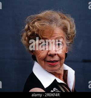 Inge Meysel, deutsche Schauspielerin, Theater- und TV-Darstellerin, Portrait, ca. 1990, Deutschland. Inge Meysel, deutsche TV- und Theaterdarstellerin, Porträt, Deutschland, ca. 1990. Stockfoto