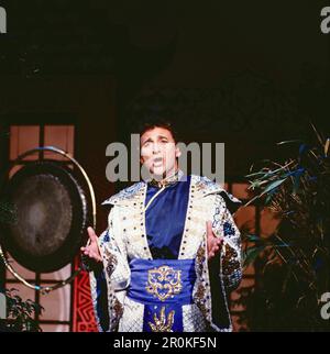 Siegfried Jerusalem, deutscher Opernsänger, Tenor, ZDF-Auftritt: Lehar-Express, Deutschland, 191985. Siegfried Jerusalem, deutscher Opernsänger, Tenor, Fernsehvorstellung: Lehar-Express, Deutschland, 1985. Stockfoto