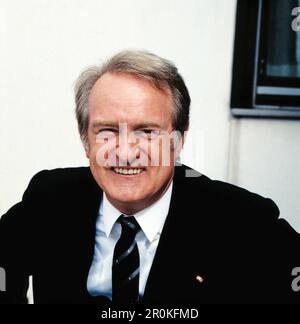 Johannes Rau, deutscher Politiker, SPD-Politiker, Ministerpräsident von Nordrhein-Westfalen, Deutschland, 1985. Johannes Rau, deutscher Politiker, Premierminister von Nordrhein-Westfalen, Porträt, Deutschland, 1985. Stockfoto