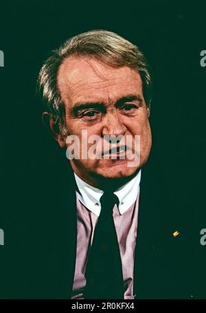 Johannes Rau, deutscher Politiker, SPD-Politiker, Ministerpräsident von Nordrhein-Westfalen, Deutschland, 1990. Johannes Rau, deutscher Politiker, Premierminister von Nordrhein-Westfalen, Porträt, Deutschland, 1990. Stockfoto