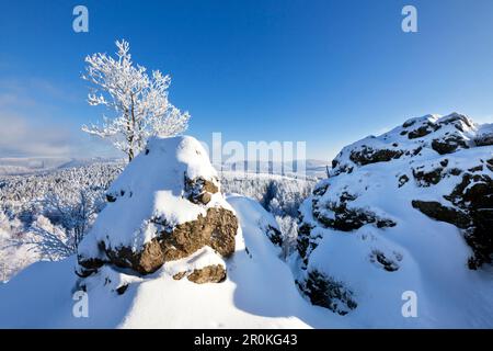 Blick vom Feldstein Rock, Rock Formation "Bruchhauser Steine", in der Nähe von Olsberg, Rothaarsteig, Rothaargebirge, Sauerland, Nordrhein-Westfalen Stockfoto