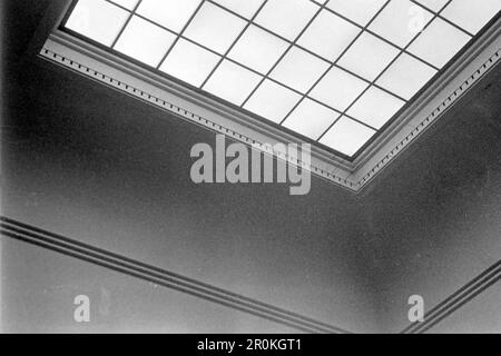 Ein Oberlicht im Haus der Deutschen Kunst, heute Haus der Kunst, München 1936. Ein Oberlicht im Haus der Deutschen Kunst, heute Haus der Kunst, München 1936. Stockfoto