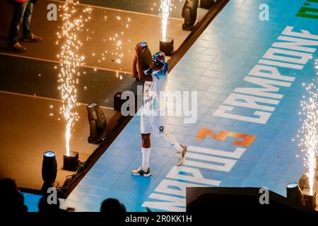 Victor Osimhen (SSC Napoli) während der Party nach dem Fußballspiel zwischen SSC Napoli und Fiorentina im Diego Armando Maradona Stadium in Neapel, Süditalien, am 07. Mai 2023. Stockfoto