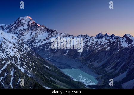 Blick in Richtung Mount Cook und Hooker Lake, Mueller Hut, Hooker Valley, Mount Cook National Park, UNESCO Welterbe Te Wahipounamu, Lake Pukaki, Canterbury Stockfoto
