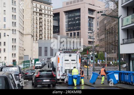 Müllwagen, der feste Siedlungsabfälle in Brüssel, Belgien befördert © Wojciech Strozyk / Alamy Stock Photo *** Lokale Bildunterschrift *** Stockfoto