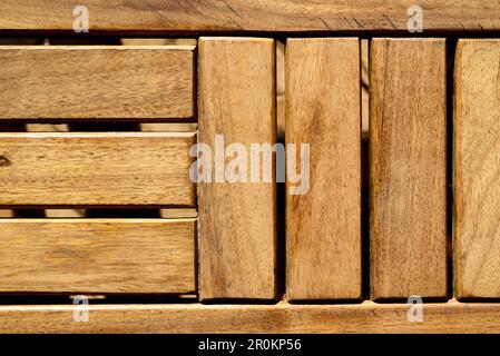 Neue braune Holzbohlen, Holzbank Nahaufnahme, Draufsicht. Stockfoto