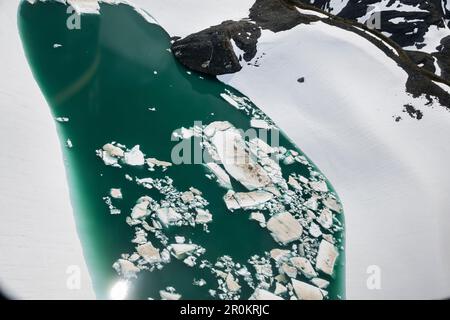 USA, Alaska, Juneau, ariel Blick auf die wunderschöne Landschaft Alaskas vom Hubschrauber aus gesehen, fliegt Sie der Hubschrauberrundflug über den Taku-Gletscher nach Stockfoto