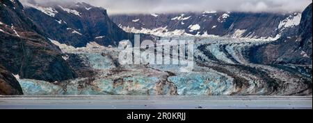 USA, Alaska, Glacier Bay, atemberaubende Aussicht auf den Johns Hopkins Glacier in der Johns Hopkins Inlet, von Bord des Kreuzfahrtschiffs, MS Oosterdam Stockfoto