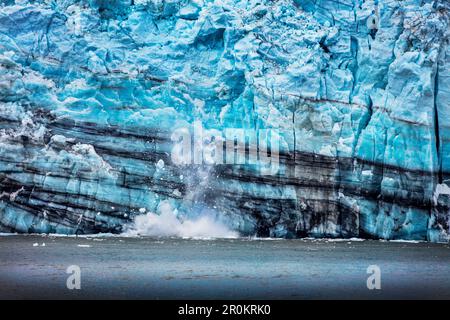 USA, Alaska, Glacier Bay, atemberaubende Aussicht auf den Grand Pacific Glacier in Tarr Inlet, von Bord des Kreuzfahrtschiffs, MS Oosterdam Stockfoto