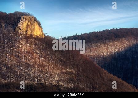 Blick auf die Burgruine Rosenstein im Winter, Heubach in der Nähe von Aalen, Ostalb, Schwäbische Alb, Baden-Württemberg, Deutschland Stockfoto