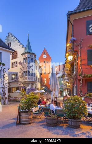 Restaurant Bären, Obertor und Hotel Löwen auf dem Marktplatz in der Altstadt von Meersburg am Bodensee, Baden, Baden-Württemberg, Süddeutsch Stockfoto