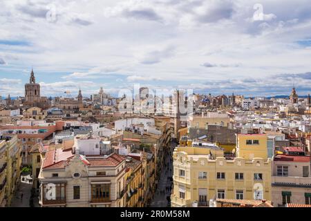 Teilweise Blick auf die Altstadt von Valencia von den Serranos-Türmen. Valencia - Spanien Stockfoto