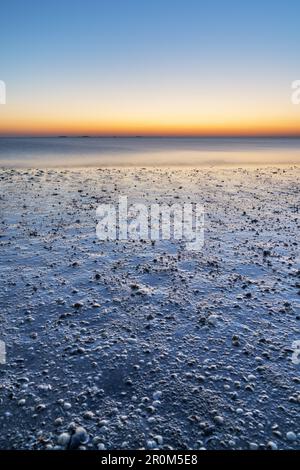 Sonnenuntergang im Wattenmeer auf der nordfriesischen Insel Pellwurm, Nordsee, Schleswig-Holstein, Norddeutschland, Deutschland, Europa Stockfoto