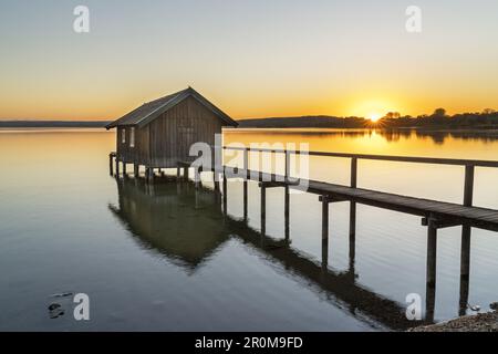 Bootshaus in Stegen, Inning am Ammersee, Fünfseenland, Oberbayern, Bayern, Deutschland Stockfoto