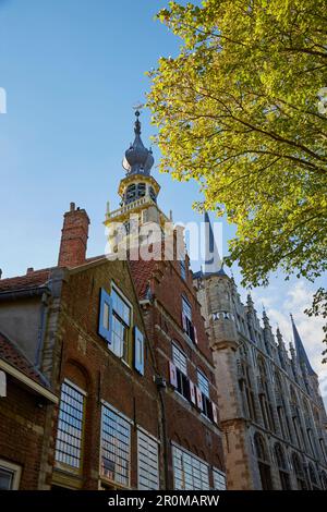 Markt mit Rathaus in Veere, Veerse Meer, Halbinsel Walcheren, Provinz Zeeland, Niederlande, Holland Stockfoto