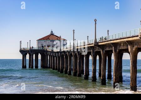 Der Manhattan Beach Pier in Kalifornien, USA, am 9. 2023. Februar Stockfoto