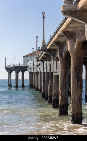 Der Manhattan Beach Pier in Kalifornien, USA, am 9. 2023. Februar Stockfoto