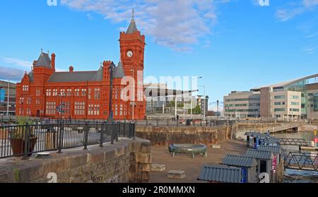 Cardiff Bay - das gotische Bute Dock Pierhead Hauptquartier, Senedd , Cardiff, Cymru , Wales, UK, CF99 1SN Stockfoto