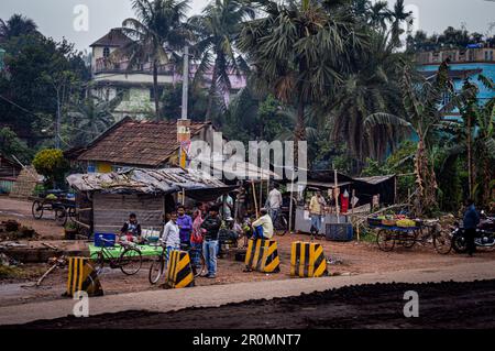 Ein kleiner Straßenrand-Bazar. Bardhaman West Bengal Indien Südasiatisch-Pazifischer Raum 21. März 2023 Stockfoto