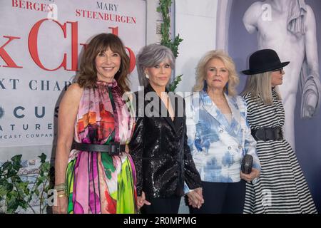 New York, Usa. 08. Mai 2023. (L-R) Mary Steenburgen, Jane Fonda, Candice Bergen und Diane Keaton besuchen die Premiere von „Book Club: The Next Chapter“ im AMC Lincoln Square Theater in New York City. (Foto: Ron Adar/SOPA Images/Sipa USA) Guthaben: SIPA USA/Alamy Live News Stockfoto