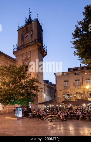 Place de L'Hotel de Ville, Straßencafés am Abend, Aix en Provence, Frankreich Stockfoto