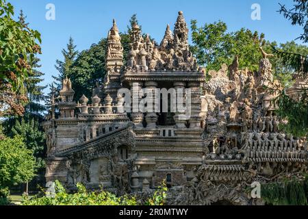 Palais idéal, erbaut 1879-1912 vom Landpostmann Ferdinand Chaval in Hauterives, Drome, Frankreich Stockfoto