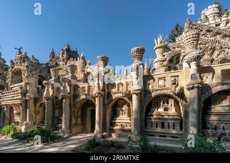 Palais idéal, erbaut 1879-1912 vom Landpostmann Ferdinand Chaval in Hauterives, Drome, Frankreich Stockfoto