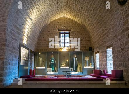 Ausstellungen im Mawlawi Museum von Antalya in der Altstadt von Kaleici, Türkei (Turkiye). Das Sufi Islam Museum befindet sich in einer osmanischen Moschee aus dem 16. Jahrhundert, Kno Stockfoto