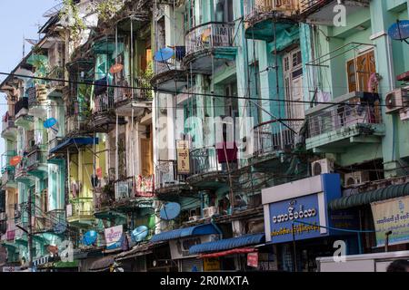 Geschäftiges Viertel in Yangon, Myanmar Stockfoto