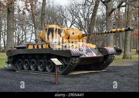 Wheaton, Illinois, USA. Ein M46-Armeepanzer, eines von zahlreichen historischen Panzerwagen im Cantigny Park. Stockfoto