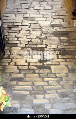 Bürgersteig in der Altstadt unter dem Kloster Melk, Niederösterreich, Österreich Stockfoto